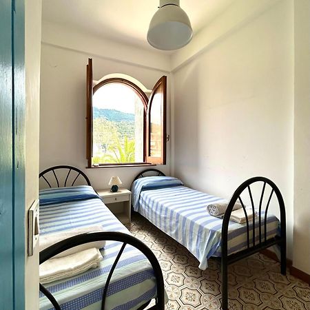 Vista Mare Su Tre Piani Con Giardino Villa Фалерна Екстериор снимка