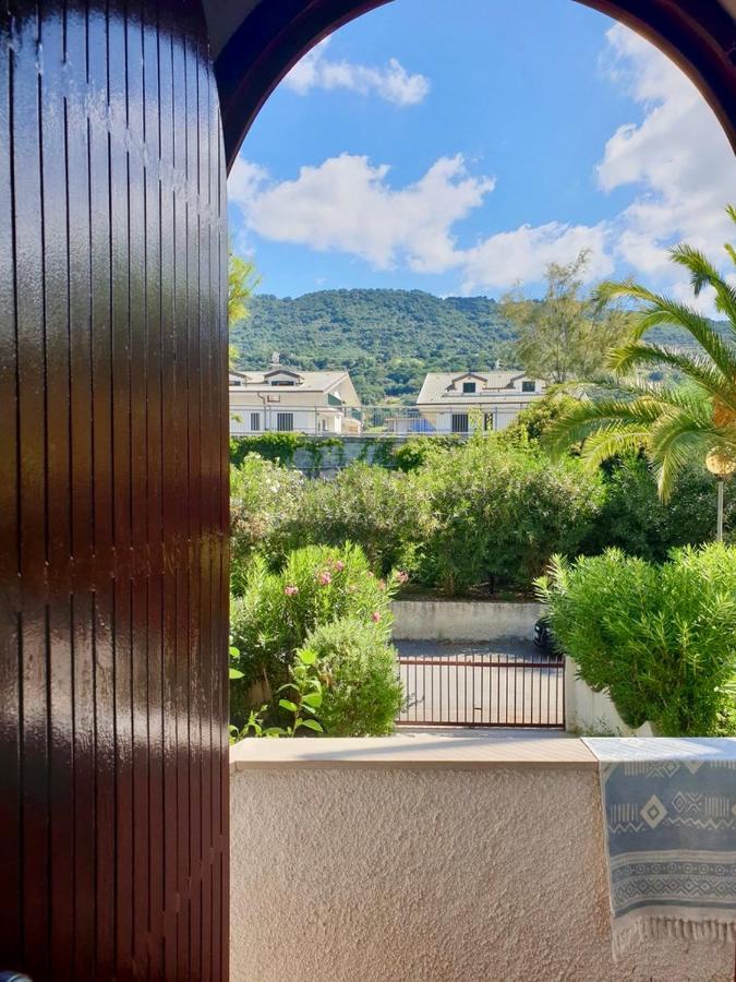 Vista Mare Su Tre Piani Con Giardino Villa Фалерна Екстериор снимка